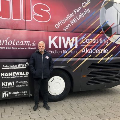 Jan Wieland vor Fanbus